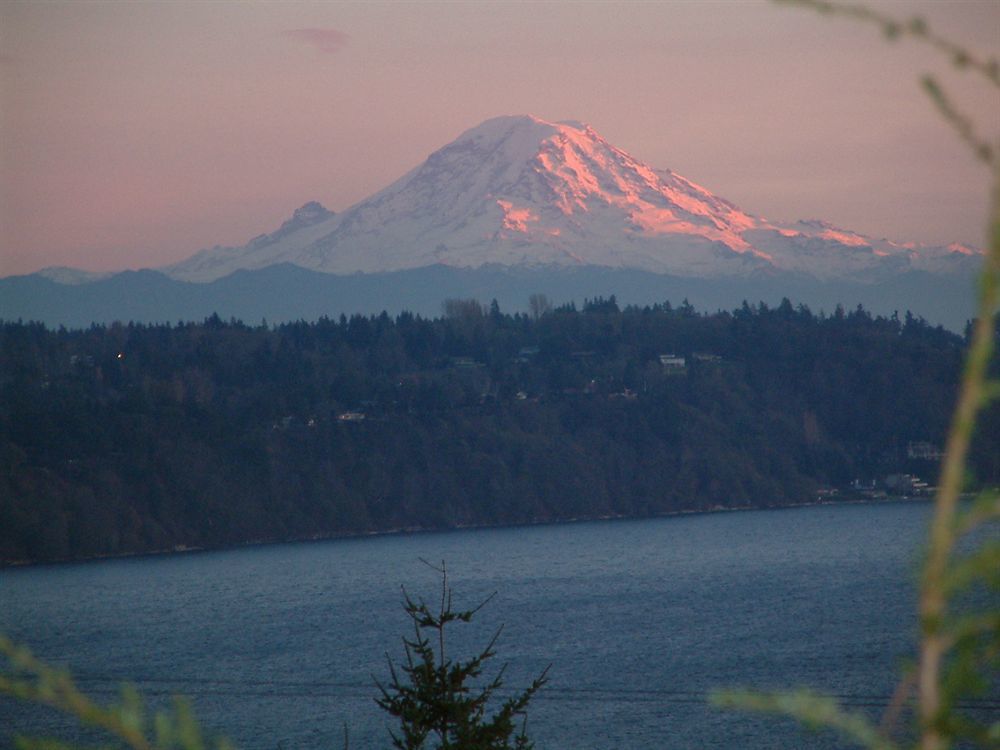 Three Tree Point Bed And Breakfast Burien Экстерьер фото