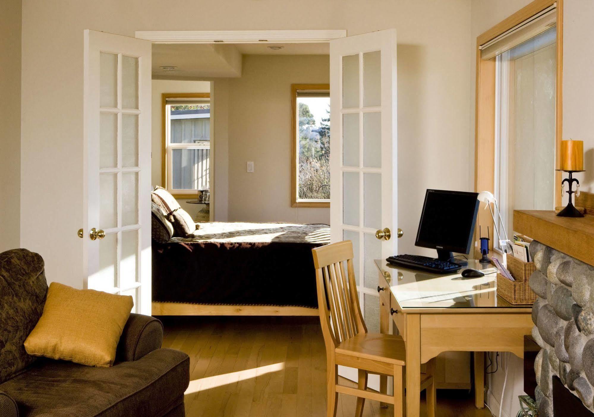 Three Tree Point Bed And Breakfast Burien Номер фото